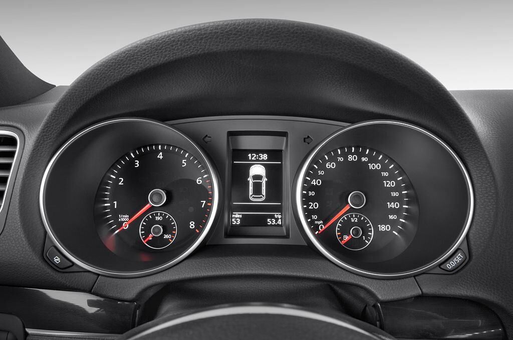 Volkswagen Golf (Baujahr 2010) GTI 5 Türen Tacho und Fahrerinstrumente