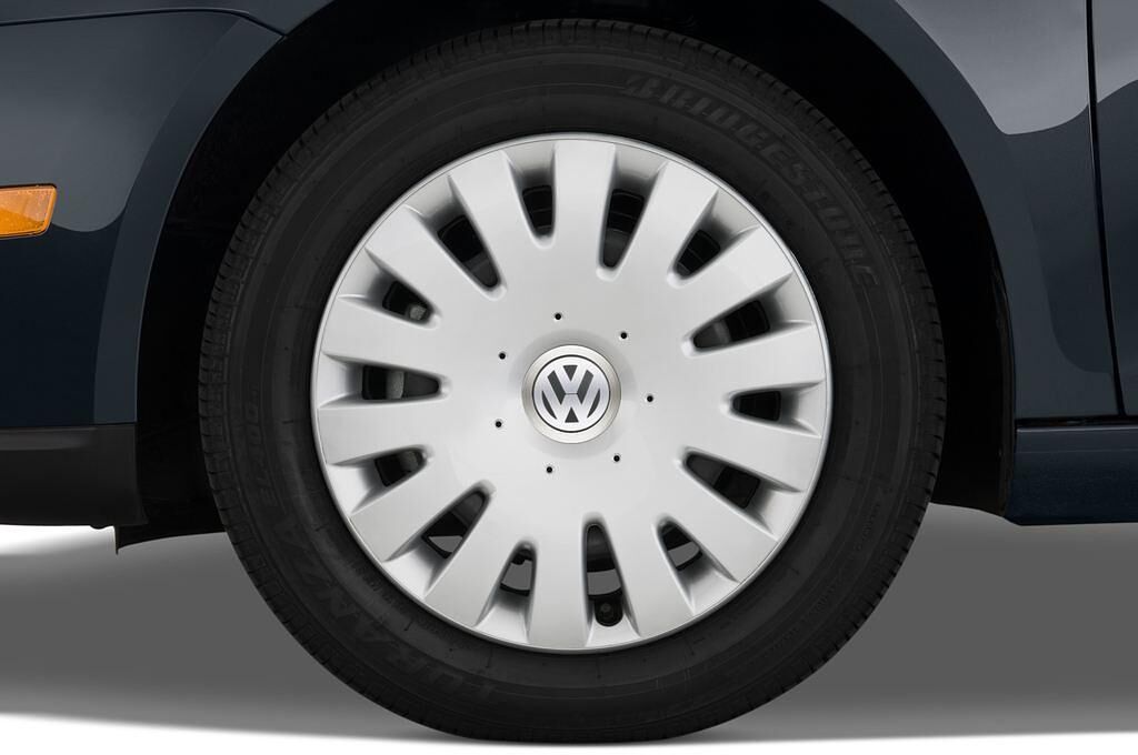 Volkswagen Jetta (Baujahr 2010) S 4 Türen Reifen und Felge