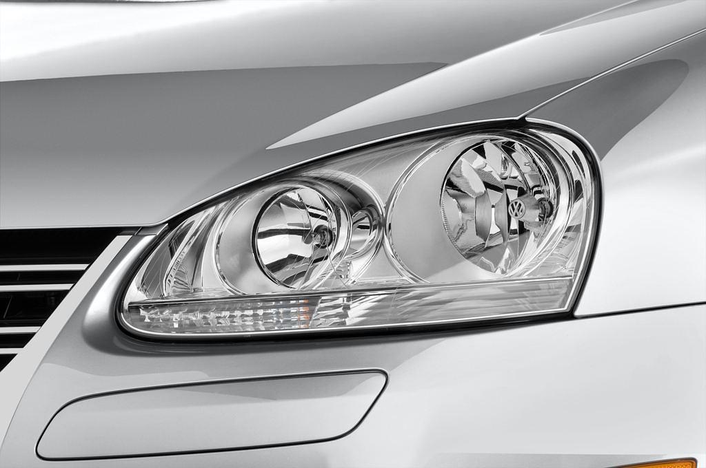 Volkswagen Jetta (Baujahr 2010) SE 4 Türen Scheinwerfer