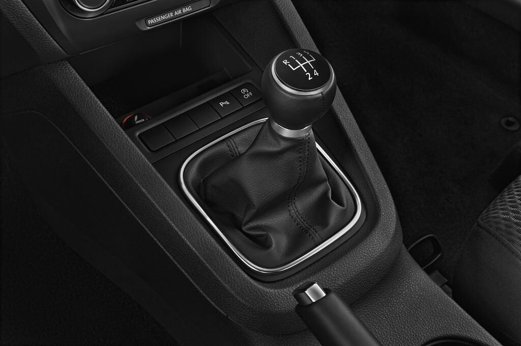 Volkswagen Jetta (Baujahr 2012) Comfortline Bluemotion Technology 4 Türen Schalthebel
