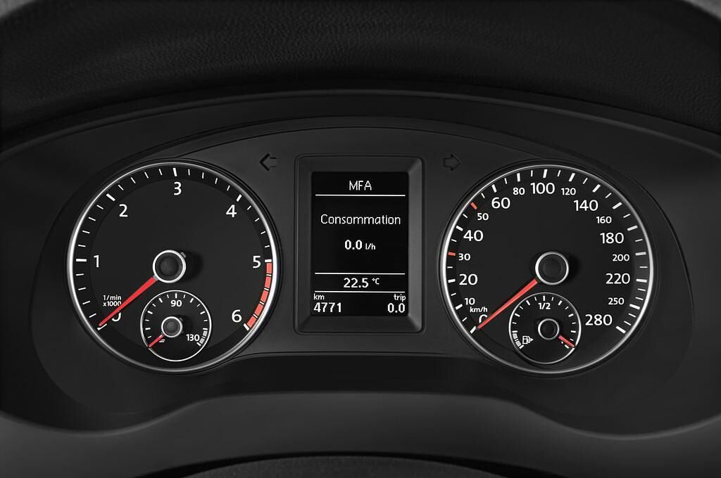 Volkswagen Jetta (Baujahr 2012) Comfortline Bluemotion Technology 4 Türen Tacho und Fahrerinstrumente