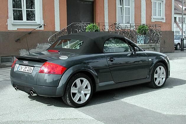 Mit Haube: Drei verschiedene Farben gibt es für das Stoffverdeck