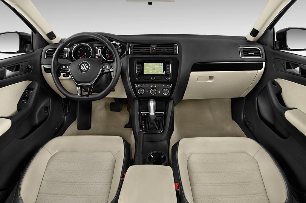 Volkswagen Jetta (Baujahr 2015) 1.2 Tsi Bluemotion Technology 4 Türen Cockpit und Innenraum