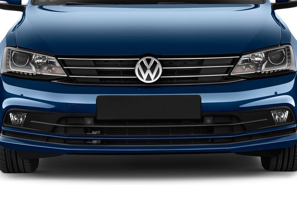Volkswagen Jetta (Baujahr 2015) 1.4 Tsi 92Kw Bmt Comfortline 4 Türen Kühlergrill und Scheinwerfer