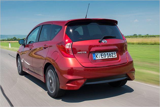 Das Heck ist nach wie vor typisch Minivan. Die hier gezeigte Version mit Invitation-Sportpaket hat eine Art Diffusor