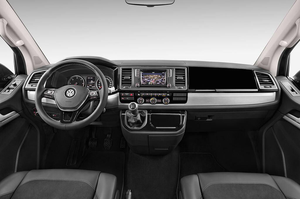 Volkswagen Multivan (Baujahr 2016) Comfortline 5 Türen Cockpit und Innenraum