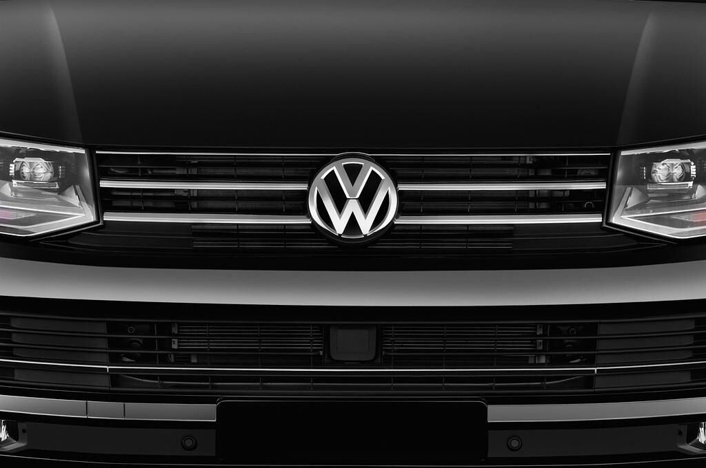 Volkswagen Multivan (Baujahr 2016) Comfortline 5 Türen Kühlergrill und Scheinwerfer