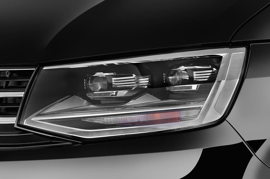 Volkswagen Multivan (Baujahr 2016) Comfortline 5 Türen Scheinwerfer