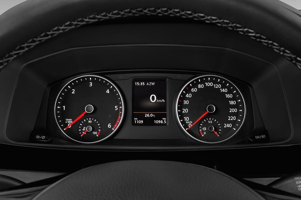 Volkswagen Multivan (Baujahr 2016) Comfortline 5 Türen Tacho und Fahrerinstrumente
