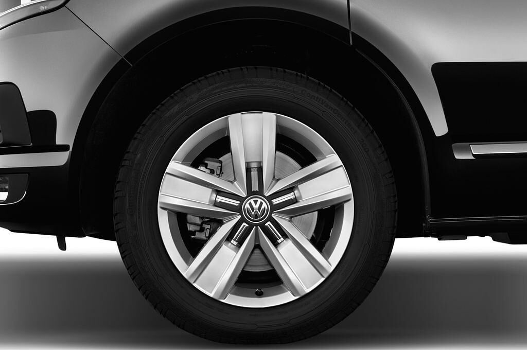 Volkswagen Multivan (Baujahr 2016) Comfortline 5 Türen Reifen und Felge
