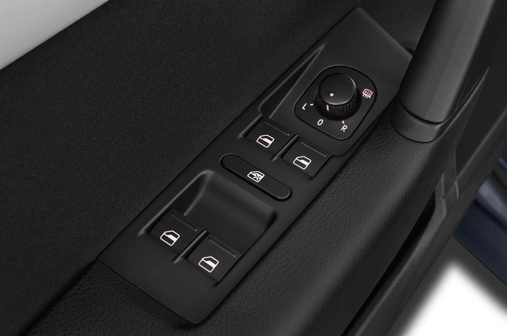 Volkswagen Passat (Baujahr 2012) Bluemotion 4 Türen Bedienungselemente Tür