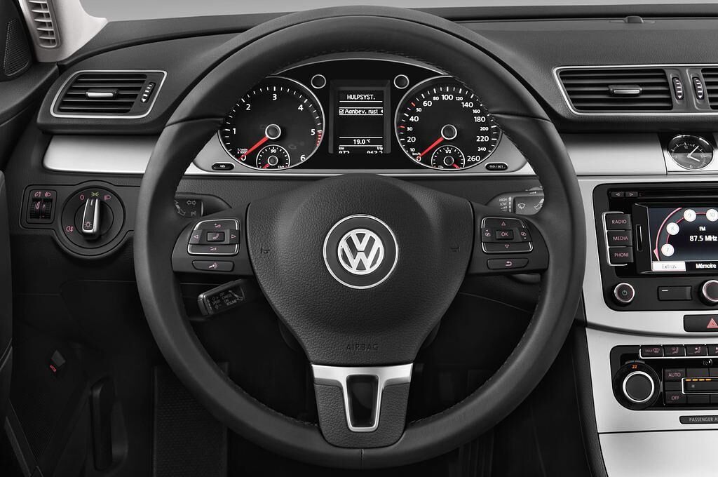 Volkswagen Passat (Baujahr 2012) Bluemotion 4 Türen Lenkrad