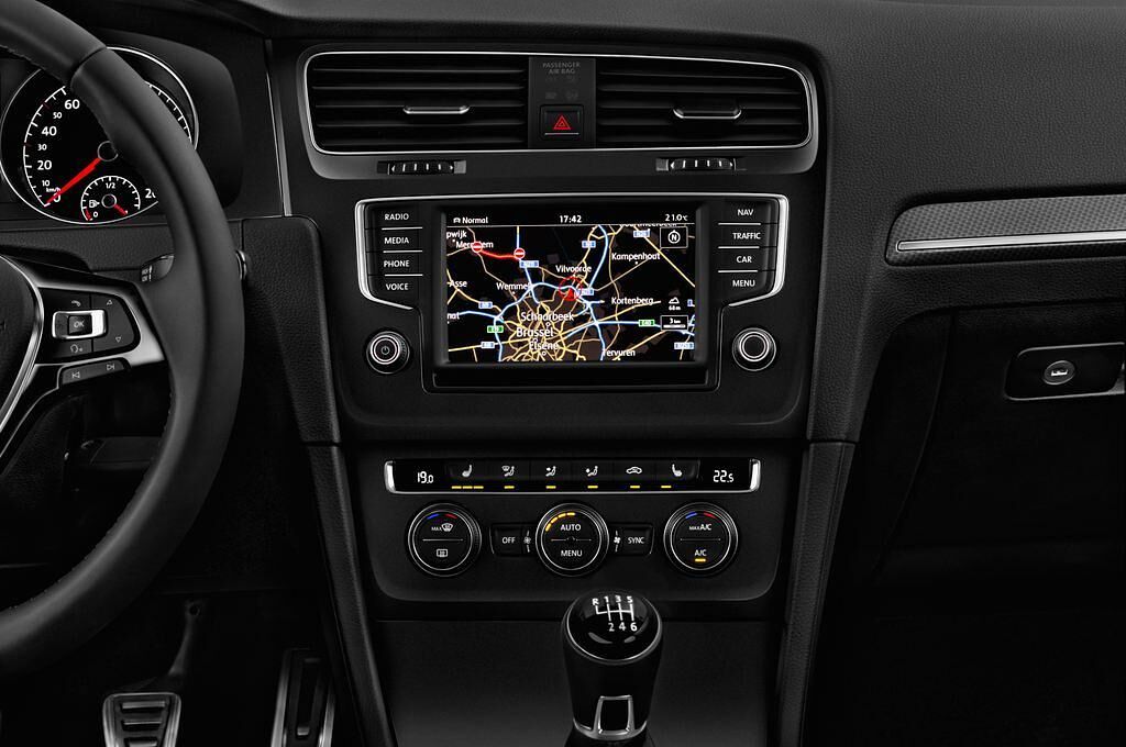 Volkswagen Golf (Baujahr 2016) Alltrack 5 Türen Mittelkonsole