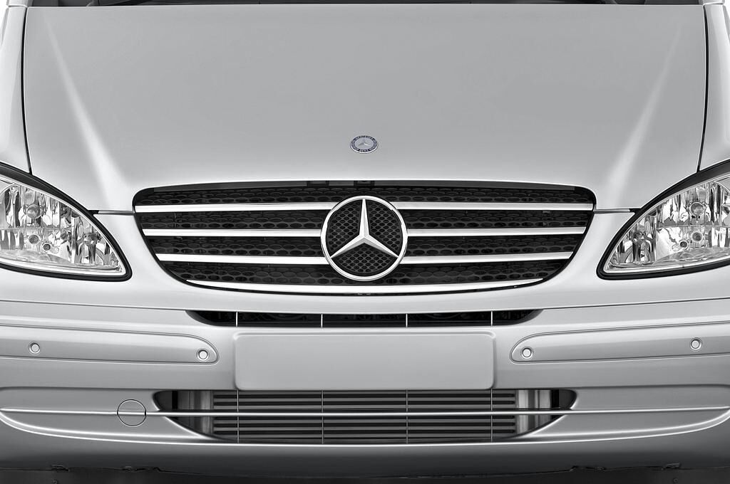 Mercedes Viano (Baujahr 2009) Ambiente 4 Türen Kühlergrill und Scheinwerfer