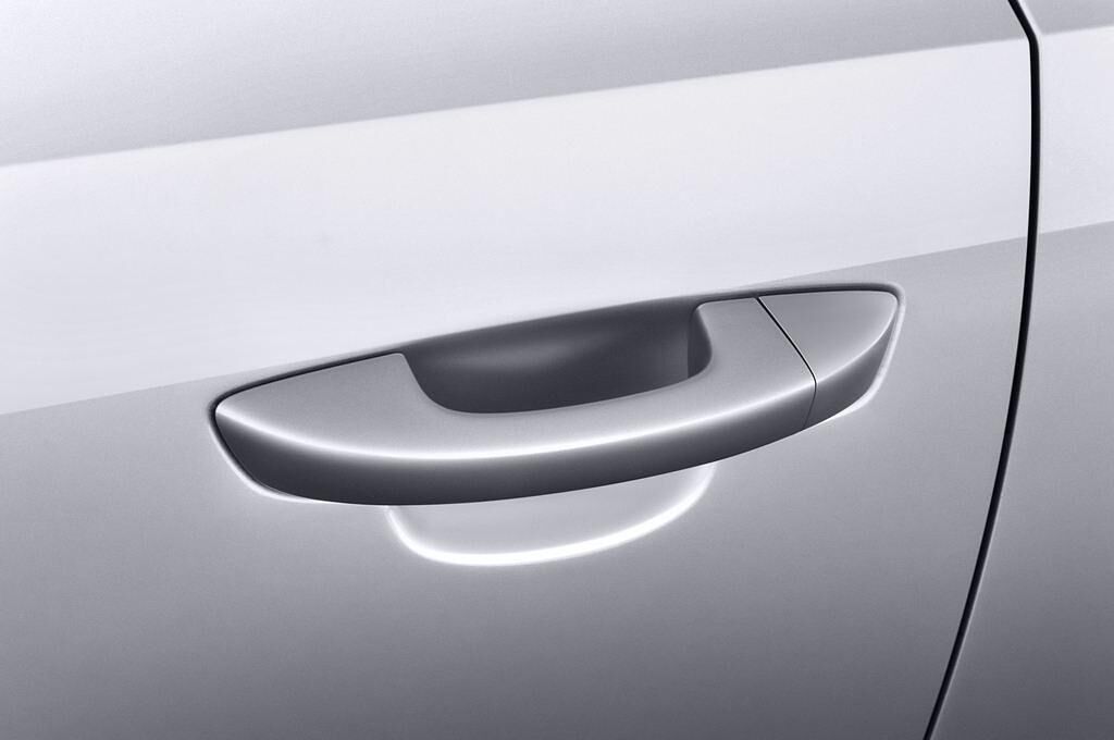 Volkswagen Golf Cabriolet (Baujahr 2012) - 2 Türen Türgriff