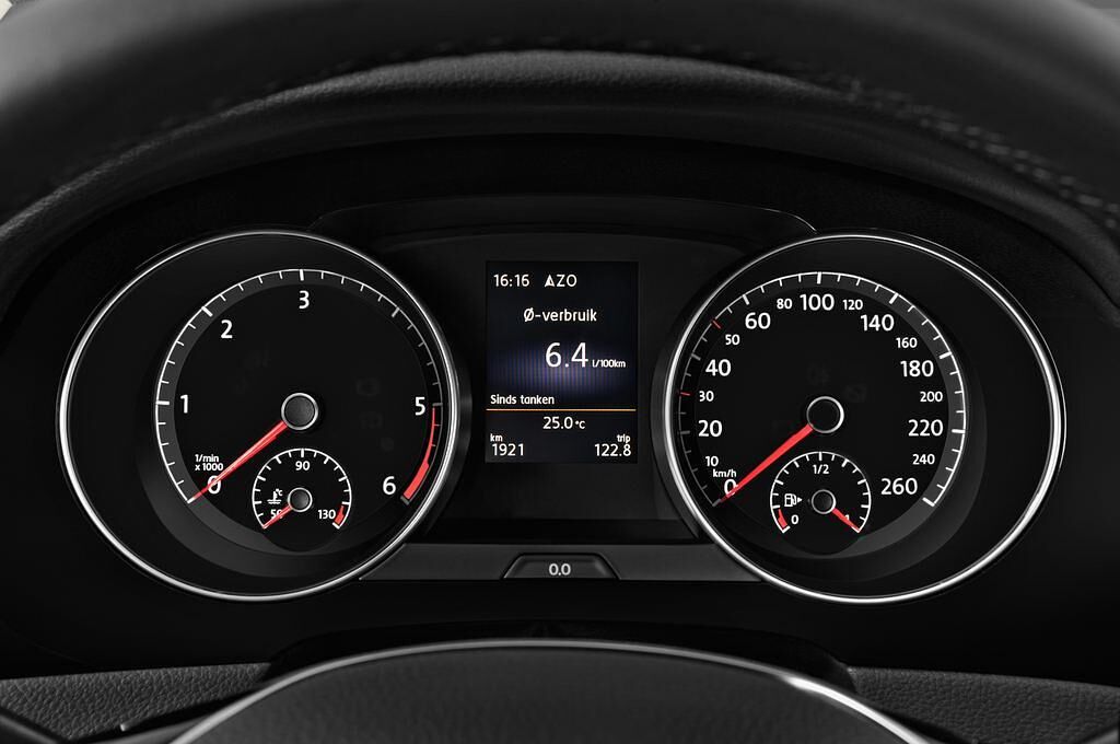 Volkswagen Golf Sportsvan (Baujahr 2015) Comfortline 5 Türen Tacho und Fahrerinstrumente