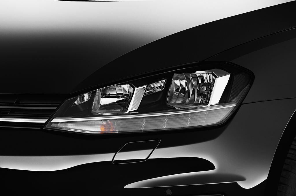 Volkswagen Golf Variant (Baujahr 2017) Trendline 5 Türen Scheinwerfer
