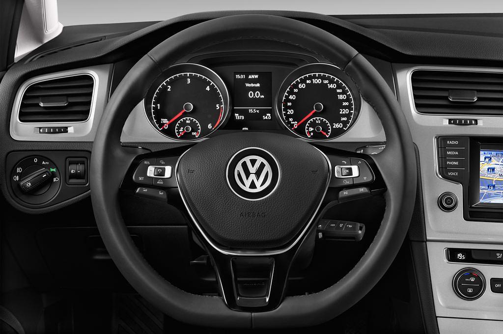 Volkswagen Golf Varient (Baujahr 2014) Trendline 5 Türen Lenkrad