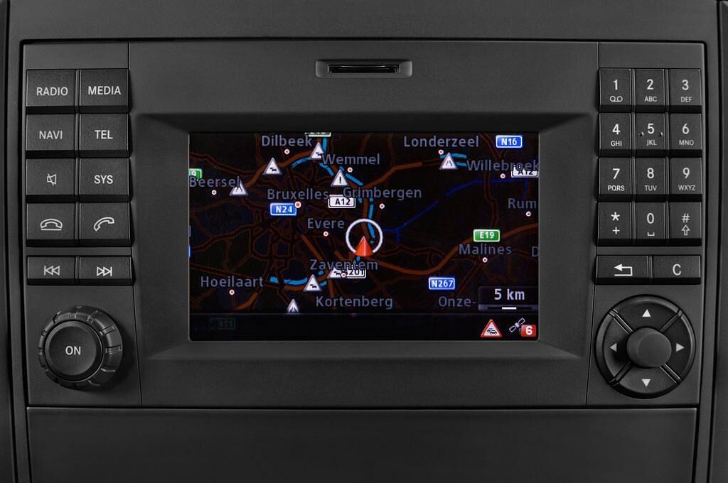 Mercedes Vito (Baujahr 2015) 119 Bluetec Lang 5 Türen Radio und Infotainmentsystem