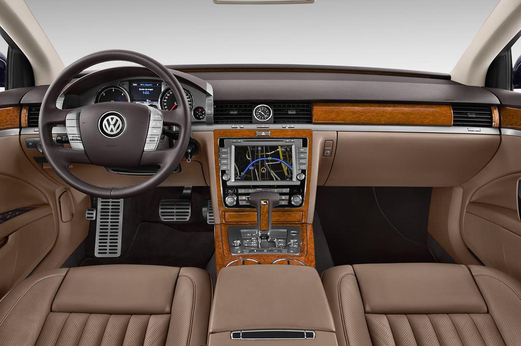 Volkswagen Phaeton (Baujahr 2010) V6 4 Türen Cockpit und Innenraum