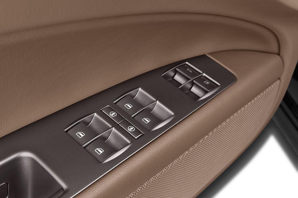 Volkswagen Phaeton (Baujahr 2012) - 4 Türen Bedienungselemente Tür