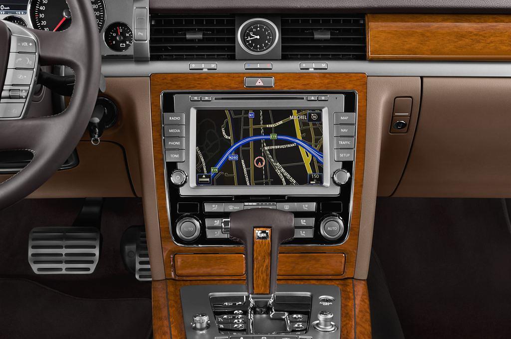 Volkswagen Phaeton (Baujahr 2012) - 4 Türen Mittelkonsole