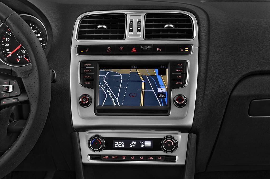 Volkswagen Polo (Baujahr 2015) Cross 5 Türen Mittelkonsole