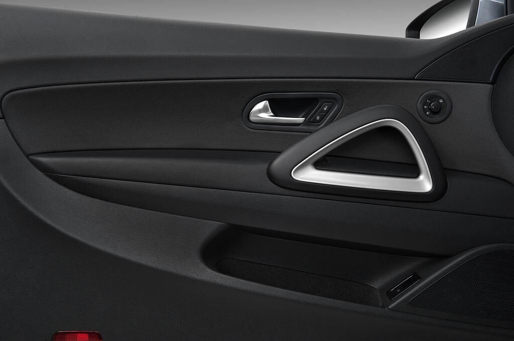 Volkswagen Scirocco (Baujahr 2010) Sport 3 Türen Bedienungselemente Tür