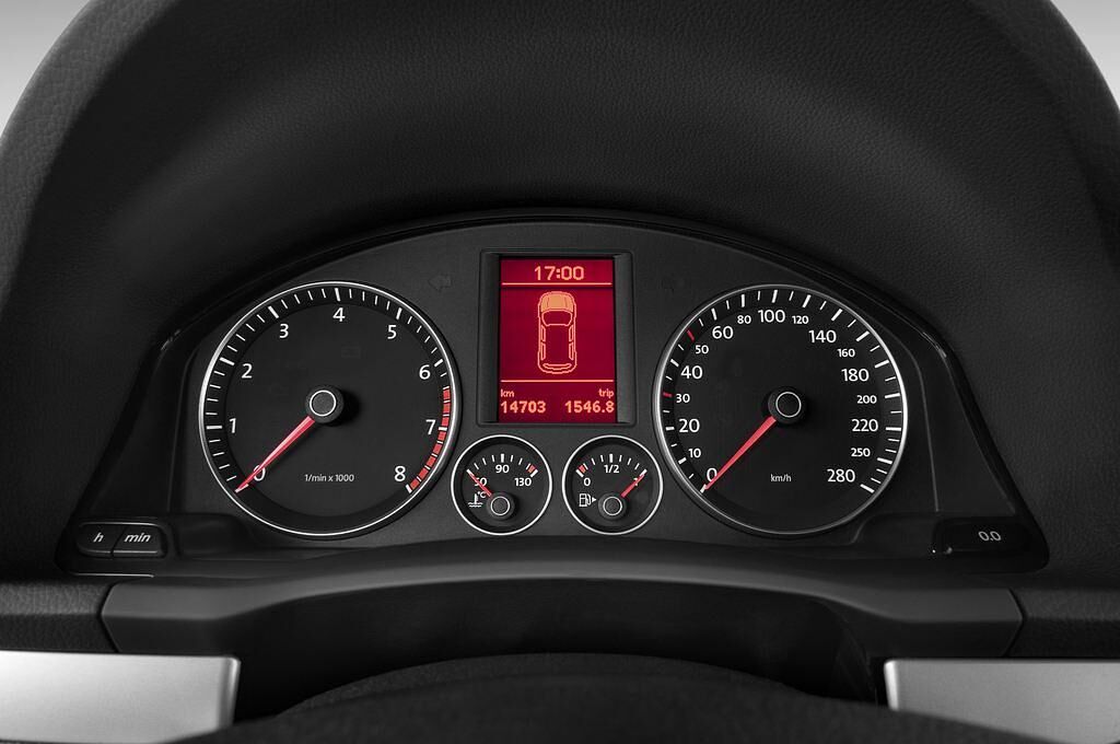 Volkswagen Scirocco (Baujahr 2010) Sport 3 Türen Tacho und Fahrerinstrumente