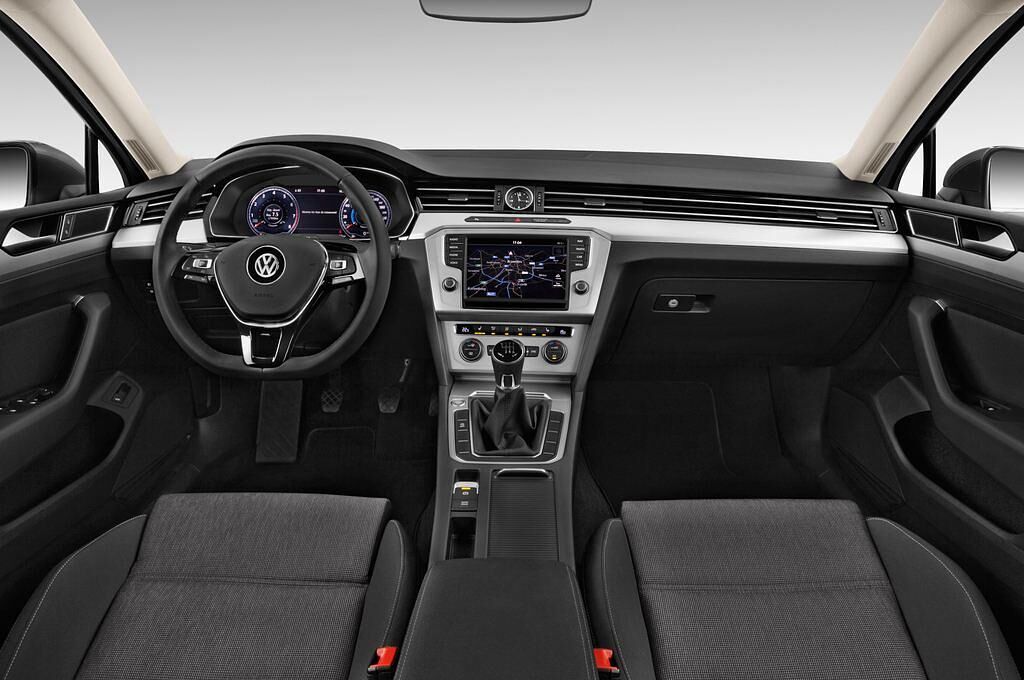 Volkswagen Passat (Baujahr 2015) 1.4 Tsi 118Kw Comfortline Bmt 4 Türen Cockpit und Innenraum