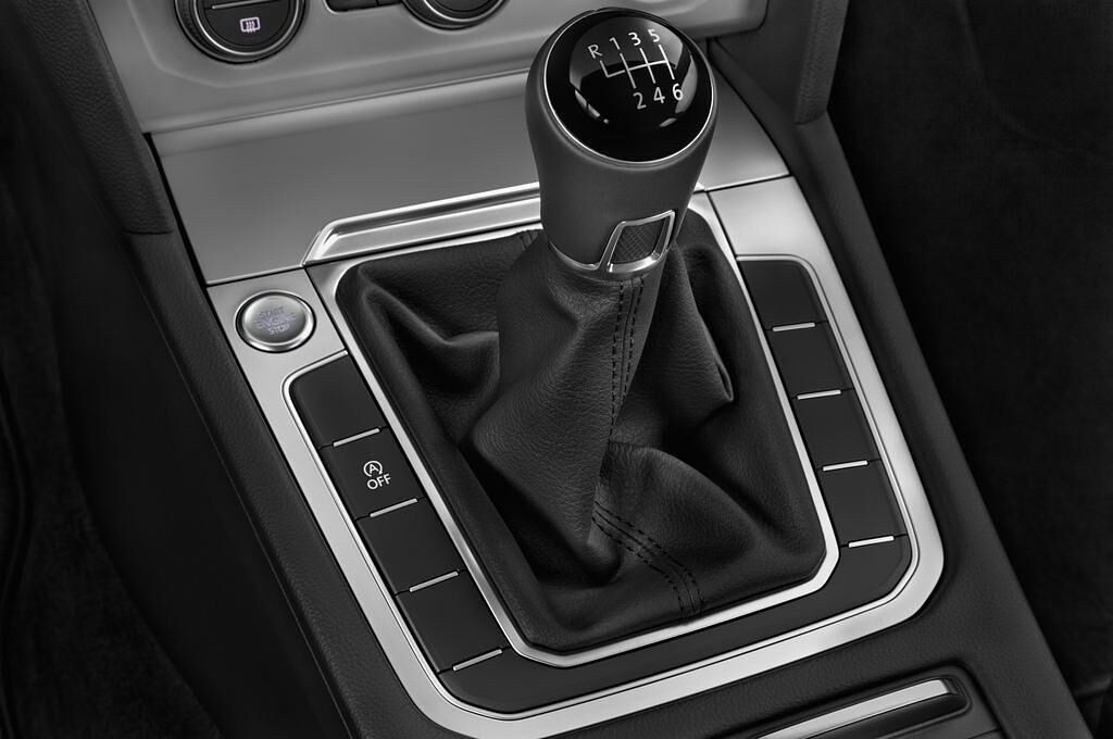 Volkswagen Passat (Baujahr 2015) 1.4 Tsi 118Kw Comfortline Bmt 4 Türen Schalthebel