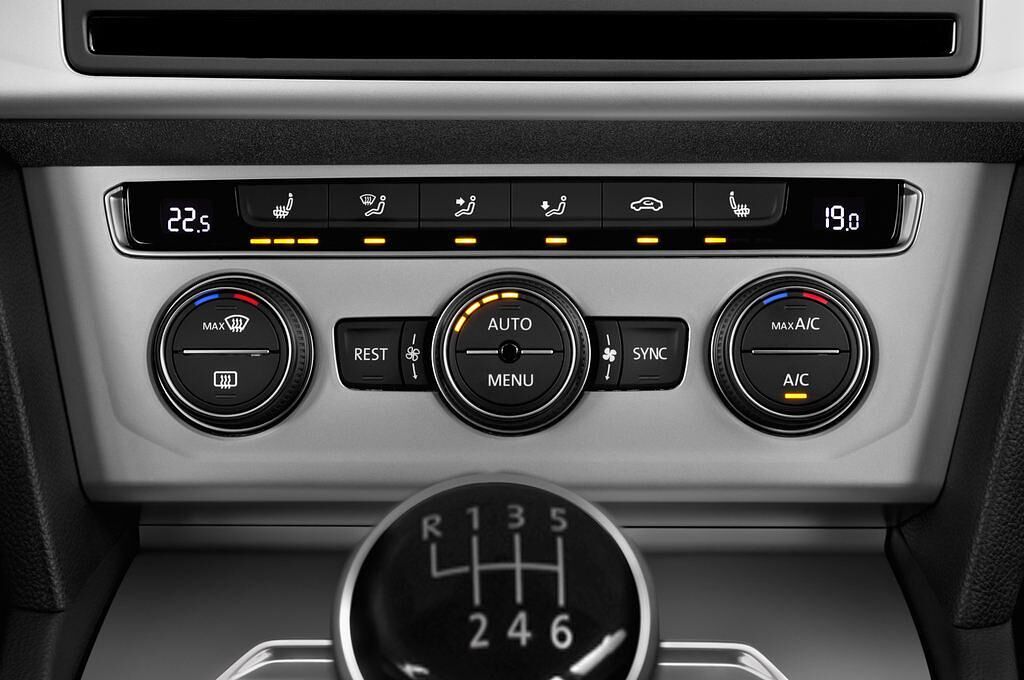 Volkswagen Passat (Baujahr 2015) 1.4 Tsi 118Kw Comfortline Bmt 4 Türen Temperatur und Klimaanlage