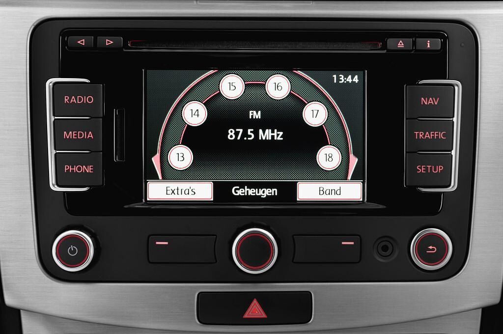 Volkswagen Passat (Baujahr 2013) Alltrack 5 Türen Radio und Infotainmentsystem