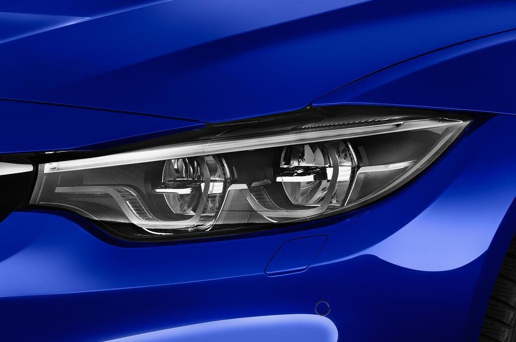 BMW M4 (Baujahr 2018) M4 CS 2 Türen Scheinwerfer