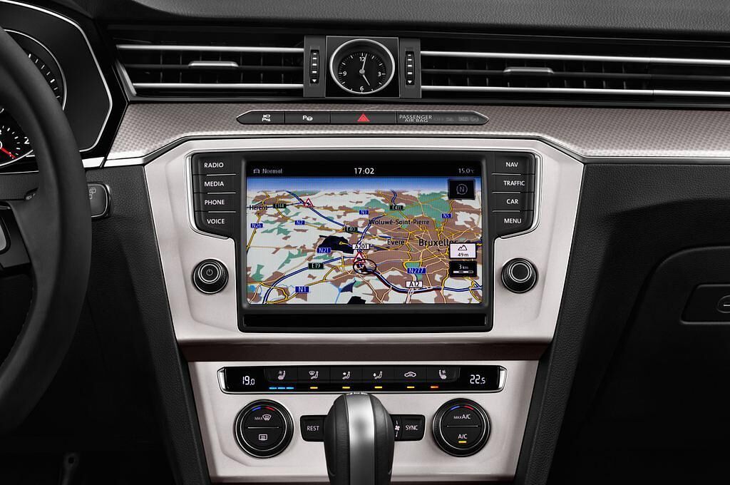 Volkswagen Passat (Baujahr 2016) Alltrack 5 Türen Mittelkonsole