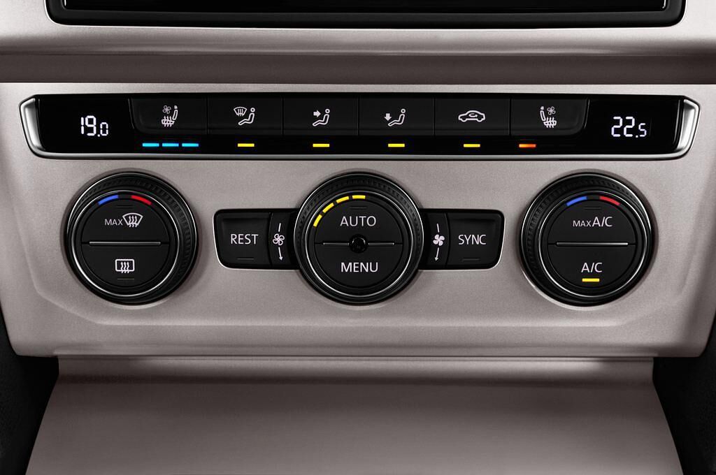 Volkswagen Passat (Baujahr 2016) Alltrack 5 Türen Temperatur und Klimaanlage