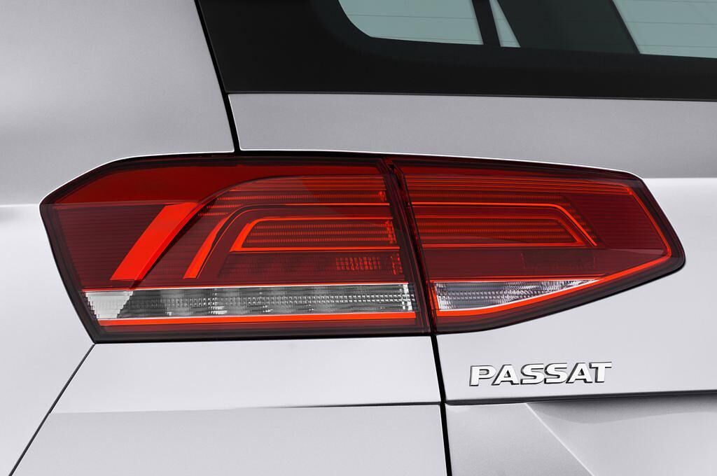 Volkswagen Passat Variant (Baujahr 2015) 1.6 Tdi Comfortline Bmotion Tech Variant 5 Türen Rücklicht