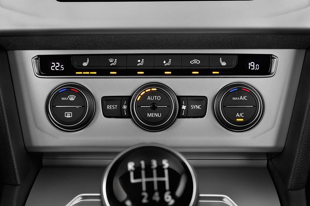 Volkswagen Passat Variant (Baujahr 2015) 1.6 Tdi Comfortline Bmotion Tech Variant 5 Türen Temperatur und Klimaanlage