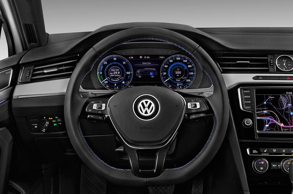Volkswagen Passat Variant (Baujahr 2016) GTE 5 Türen Lenkrad