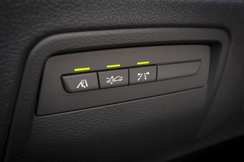 Auch beim BMW 325d gibt es Fahrerassistenzsysteme