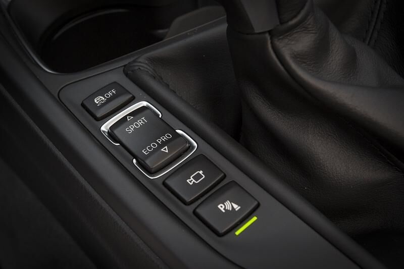 Mit dem Fahrerlebnis-Schalter lässt sich der BMW 325d feinjustieren
