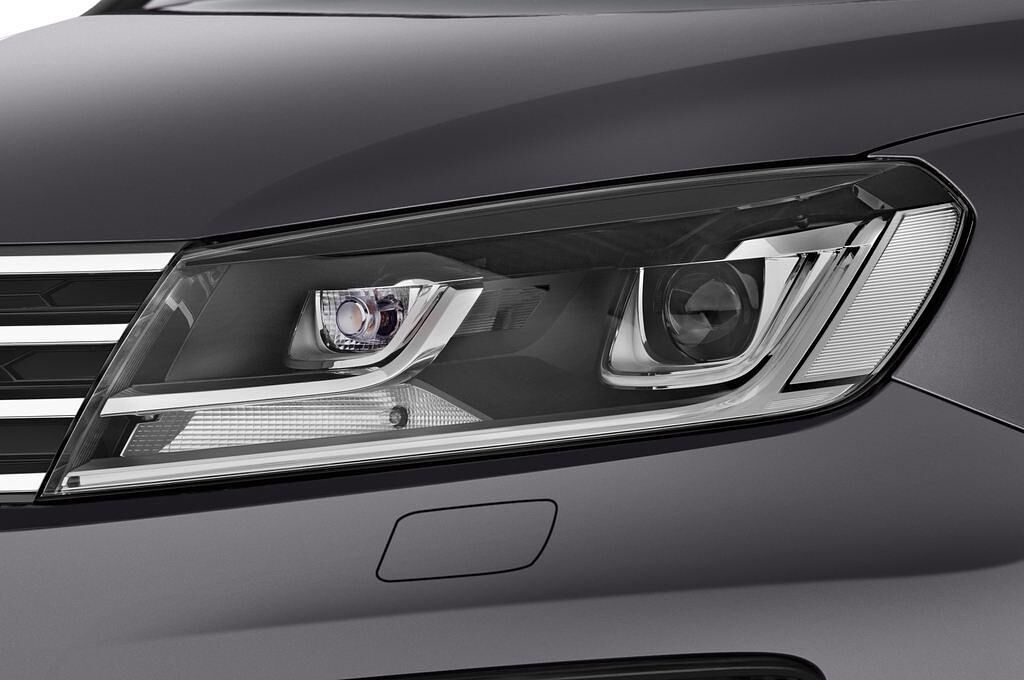 Volkswagen Touareg (Baujahr 2015) Bluemotion 5 Türen Scheinwerfer