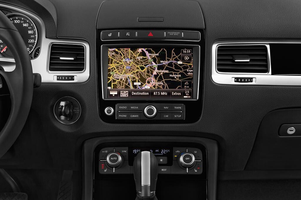 Volkswagen Touareg (Baujahr 2015) Bluemotion 5 Türen Mittelkonsole