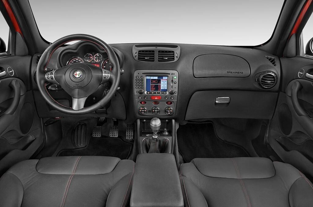 Alfa Romeo 147 (Baujahr 2009) - 5 Türen Cockpit und Innenraum