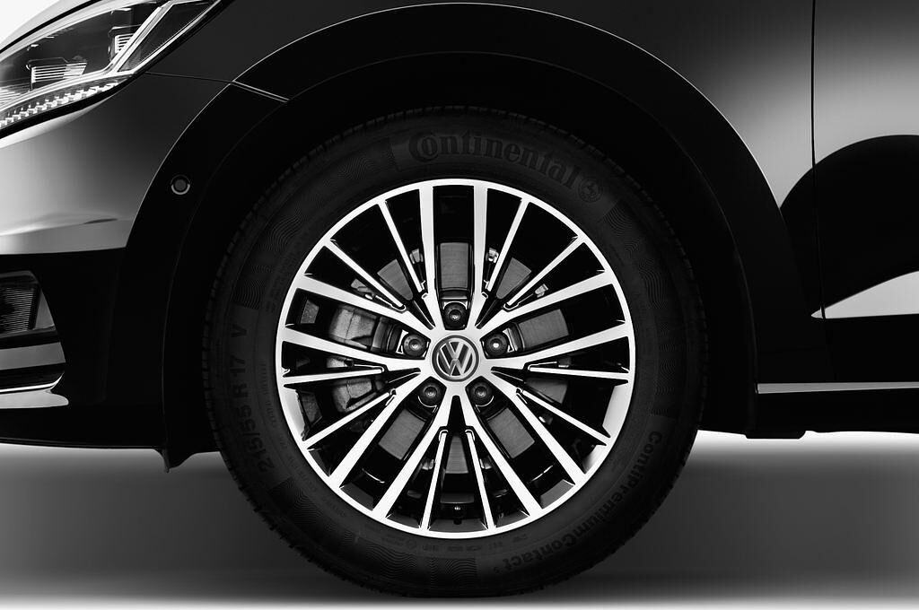 Volkswagen Touran (Baujahr 2016) Highline 5 Türen Reifen und Felge