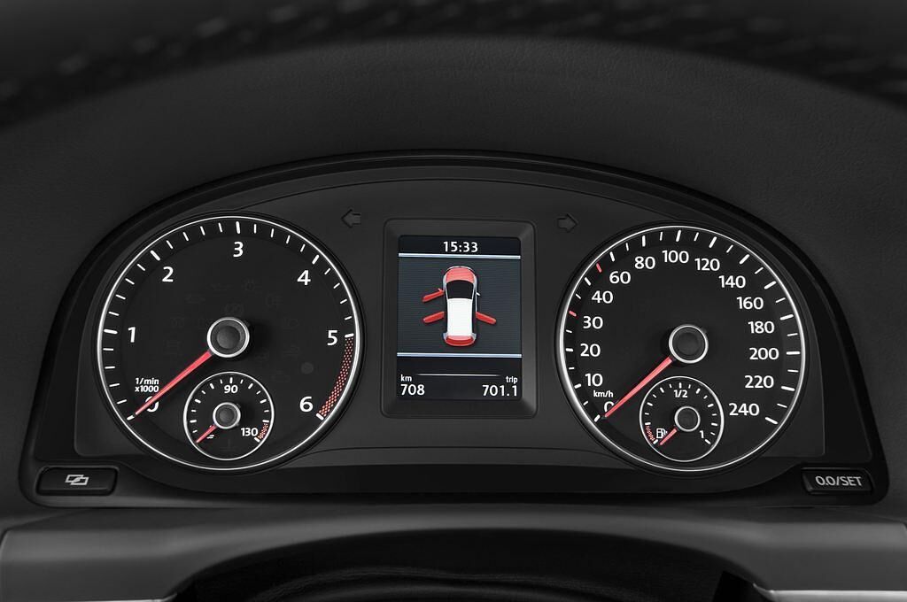 Volkswagen Touran (Baujahr 2012) Highline 5 Türen Tacho und Fahrerinstrumente
