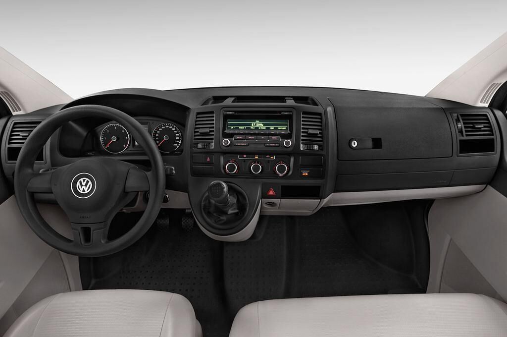 Volkswagen Transporter (Baujahr 2015) 2,0 Tdi 75Kw 2.800 Kurz 4 Türen Cockpit und Innenraum