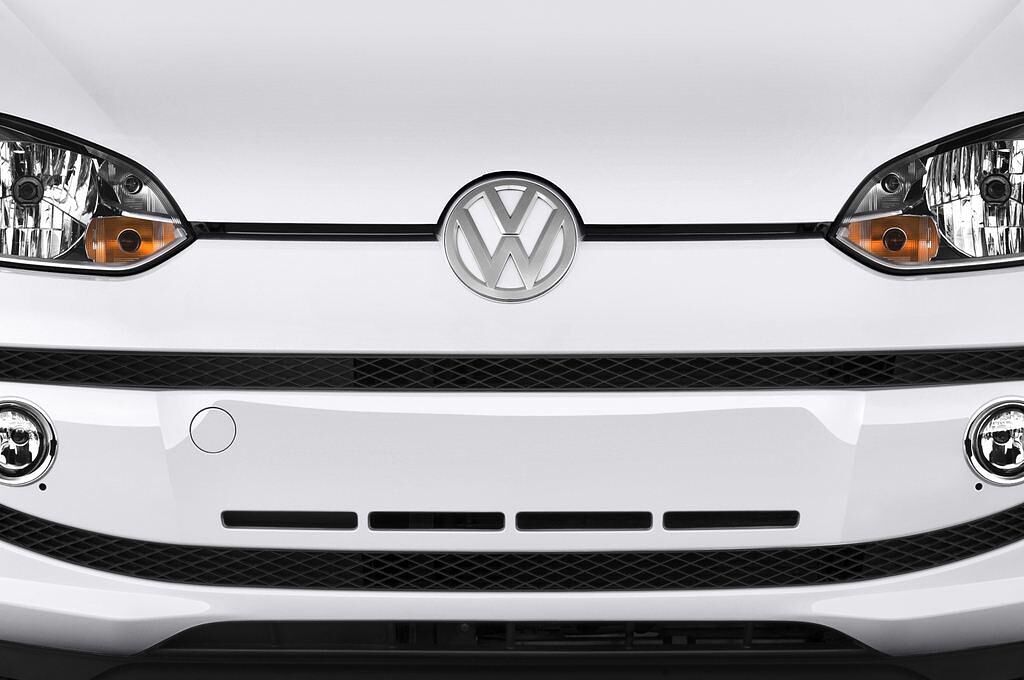 Volkswagen Up! (Baujahr 2012) White up! 3 Türen Kühlergrill und Scheinwerfer