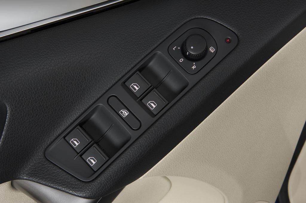 Volkswagen Tiguan (Baujahr 2011) Sport & Style 5 Türen Bedienungselemente Tür