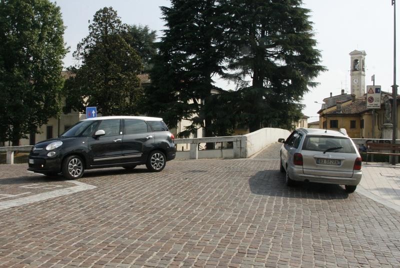 Beide Turbodiesel-Triebwerke des neuen Fiat 500L Living sind mit der zweiten Generation der Multijet-Direkteinspritzung (System Common-Rail) ausgerüstet, die mit 1.800 bar Druck arbeitet.